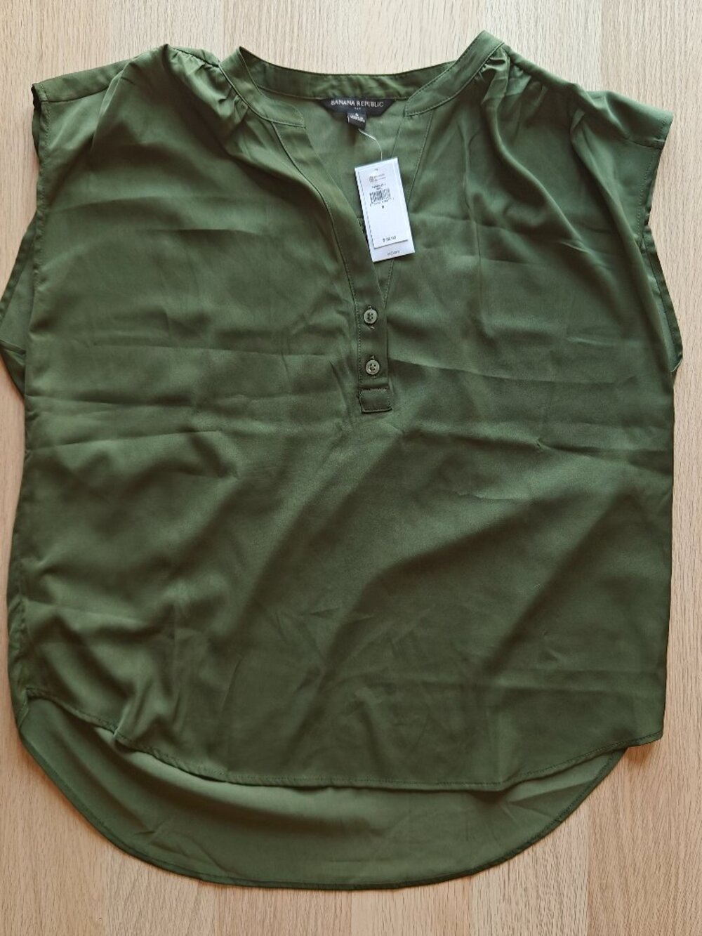 BANAN REPUBLIC BUTTON DOLMAN BLOUSE (SIZE SMALL)